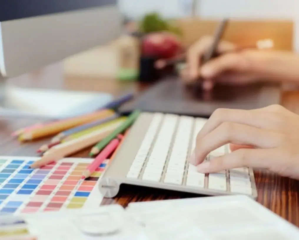 グラフィックデザインを学習している様子