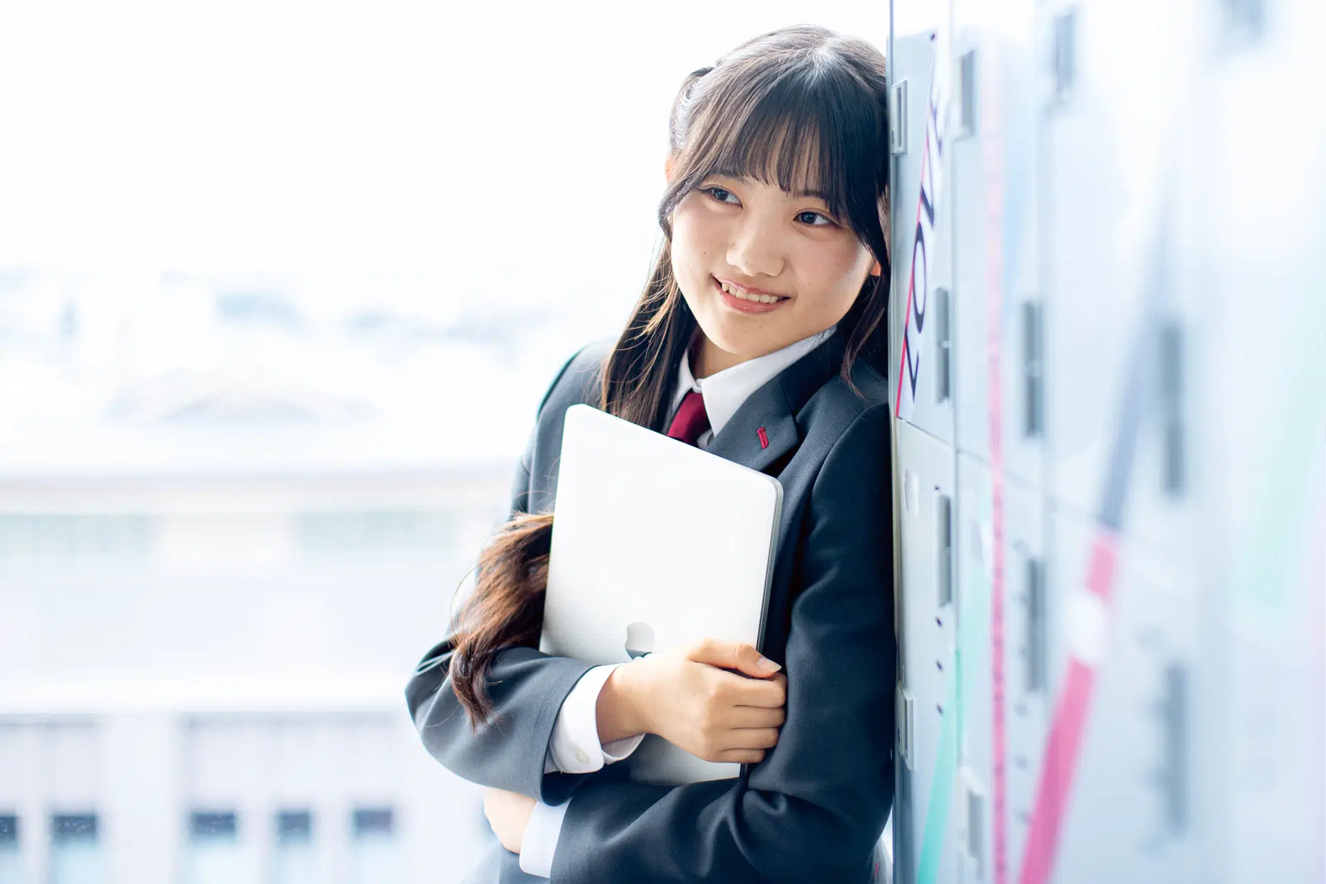 オンラインで個別指導を受ける生徒