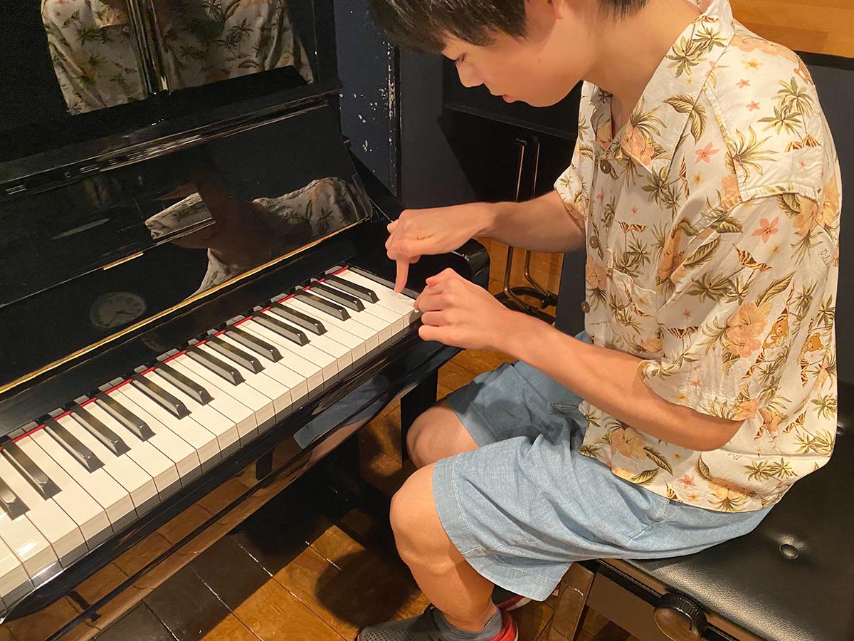 服部圭太さんが、「ピアノ鍵盤連打」でギネス世界記録認定