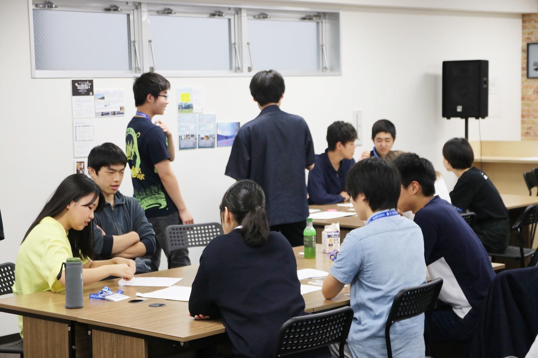 大盛り上がりの「貿易ゲーム」で絆を深めた新入生歓迎会