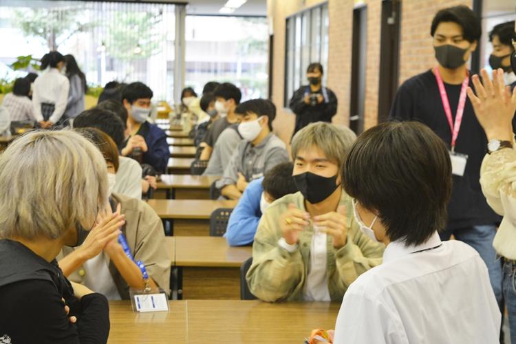 オンライン登校期間を経て帰ってきたキャンパス<br>「みんなどう過ごしてた？」リアルボイスをお届けのサムネイル