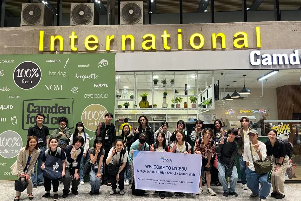 フィリピン人講師の授業を受けている様子