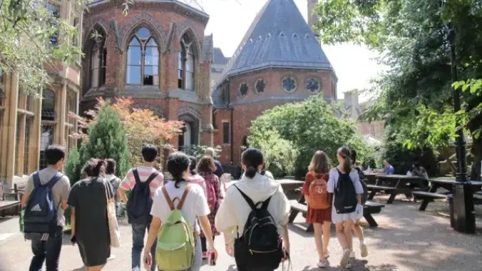 オックスフォード大学見学ツアーの様子