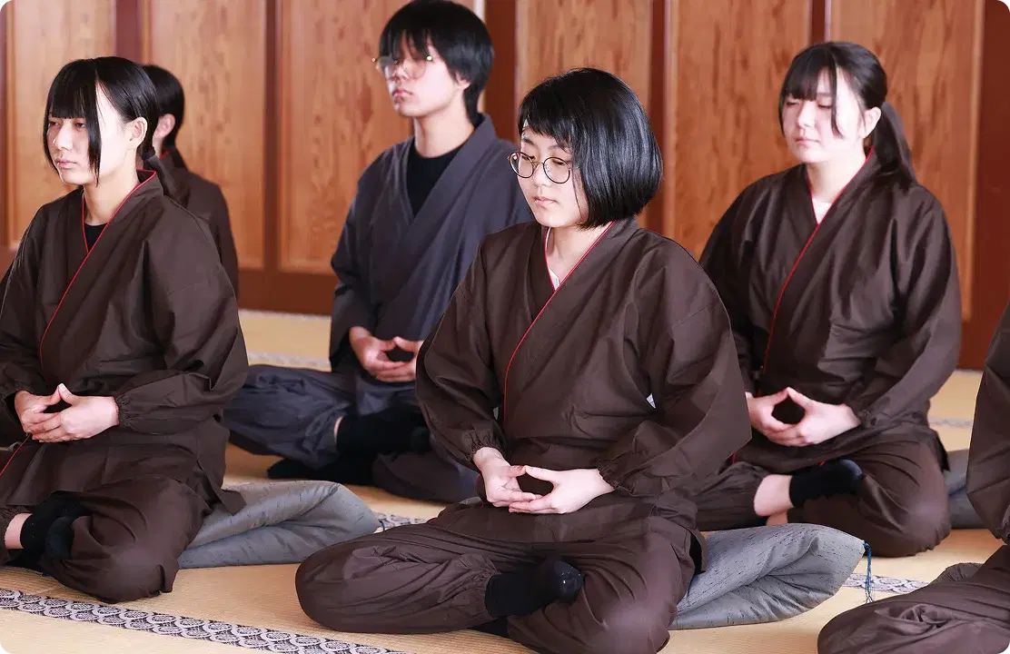 陶芸をしている様子