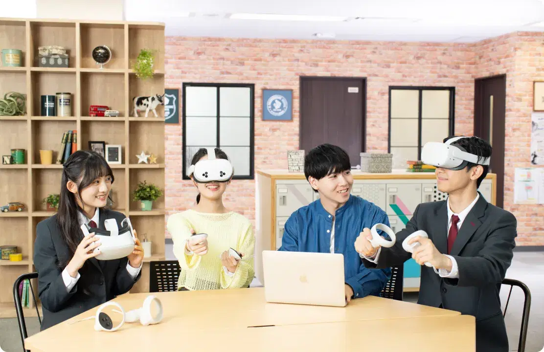 制服女子が地球抱えている画像