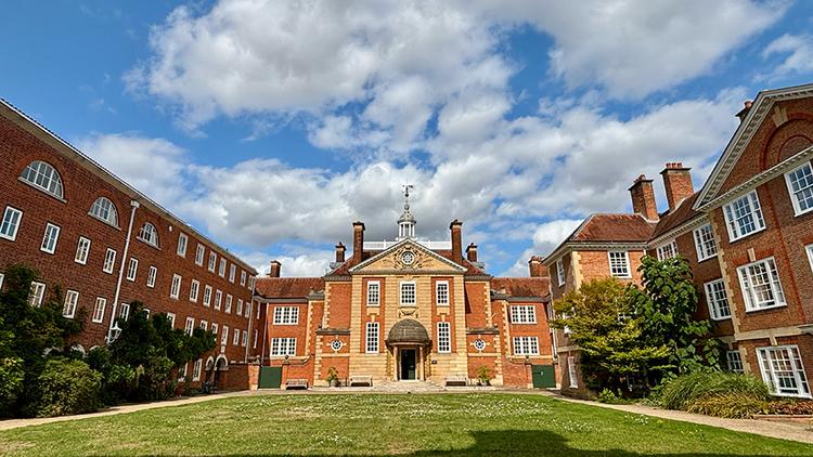 【留学プログラム】名門の街で広がる未来 13日間の挑戦!<br>「オックスフォードサマープログラム」のサムネイル