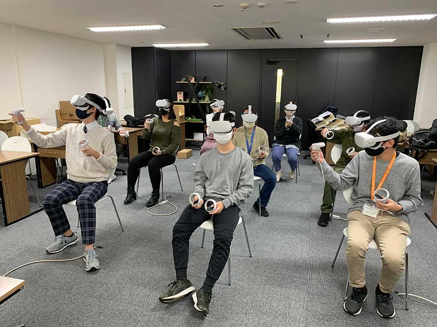 360°が別世界になる最新VRデバイスを先行体験 これが普通科プレミアムの学びだ！
