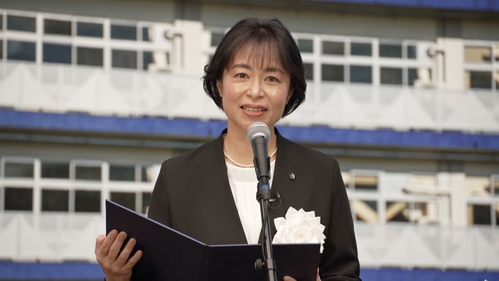 S高等学校校長 吉井 直子